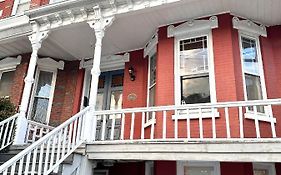 Classical Isbills Row House Close To Nyc